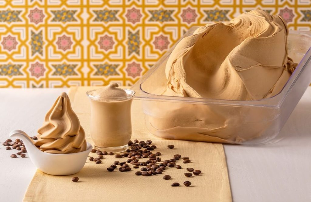 Kem gelato Ý hương cà phê, làm từ nguyên liệu tự nhiên tươi mới.