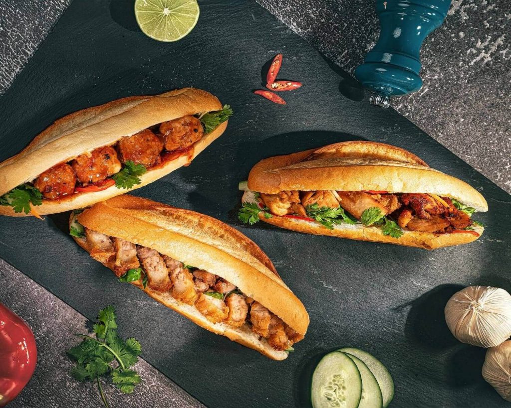 Bánh mì Việt Nam được du khách quốc tế yêu thích và đánh giá là một trong những món sandwich ngon nhất thế giới.