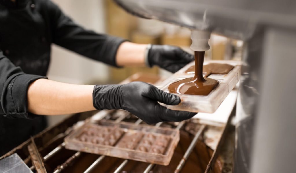 Hands-on experience in the Chocolate Lab: Each batch of chocolate is hand-molded under expert guidance.