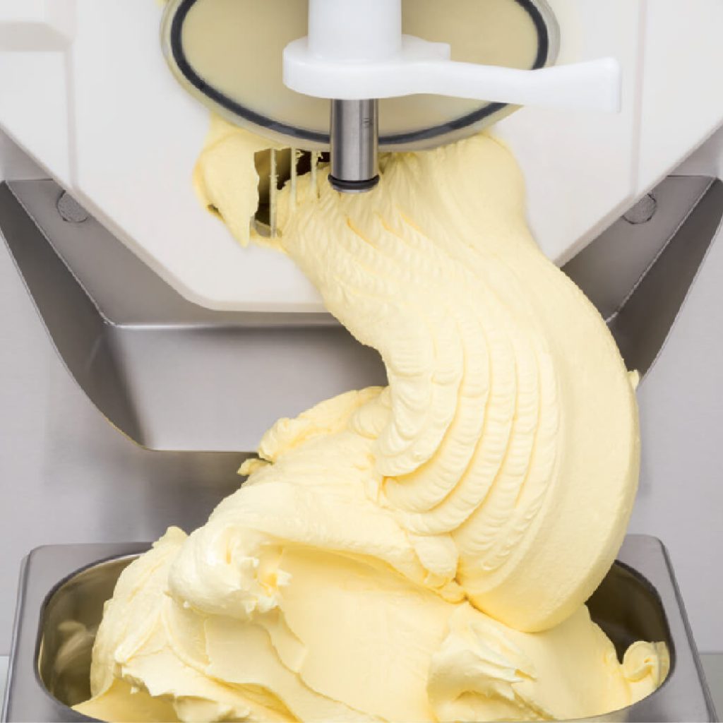 Fresh gelato being extruded from the Compacta 4 gelato machine after the freezing–churning process.