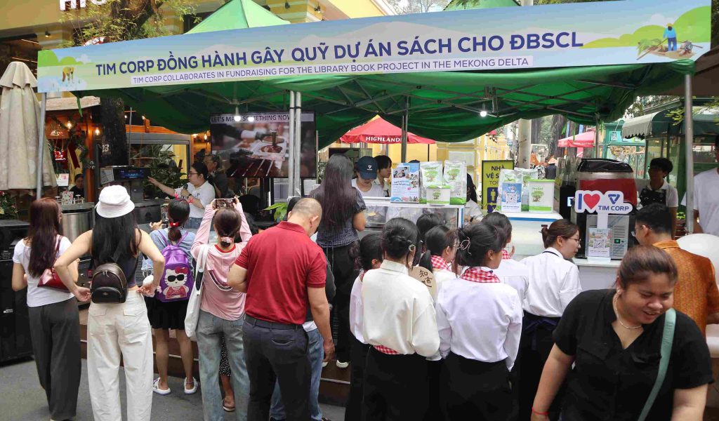 Gian hàng TIM Corp tại sự kiện Văn Minh Lúa Nước ĐBSCL, nơi diễn ra hoạt động gây quỹ dự án sách dành cho cộng đồng Đồng bằng Sông Cửu Long.